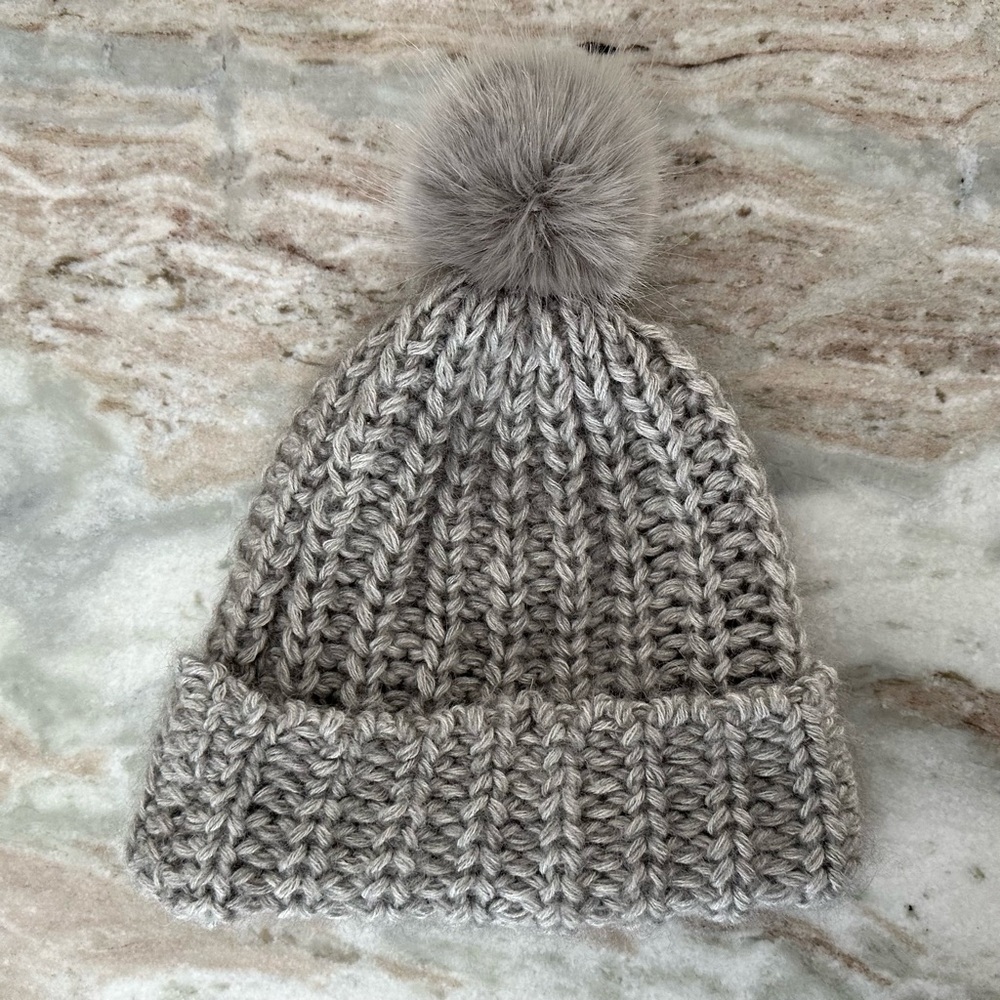 Grey Chunky Knit Fall / Winter Beanie With Faux Fur Pom